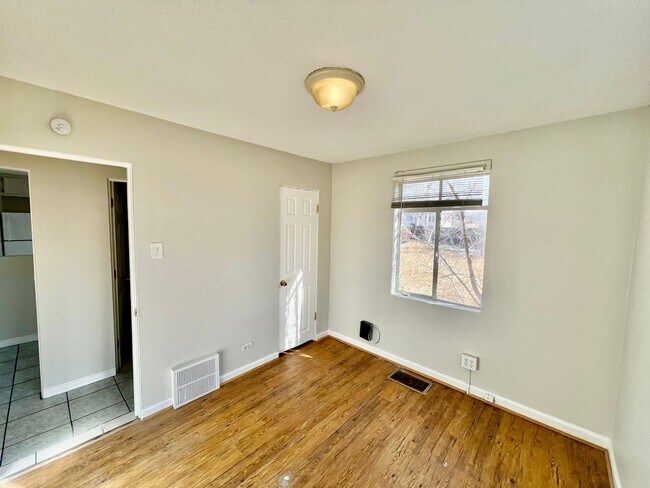 Building Photo - Charming 3-bedroom, 1-bathroom home availa...