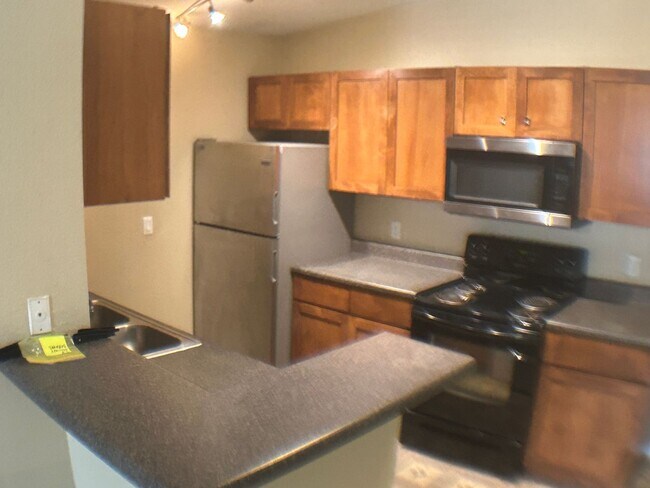 Building Photo - Great studio condo in the Arbors!