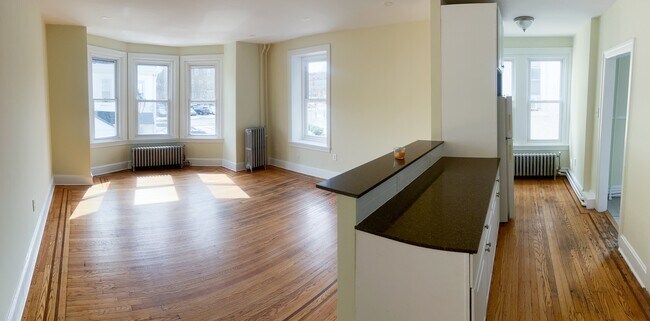 Building Photo - 53 W Maplewood Mall