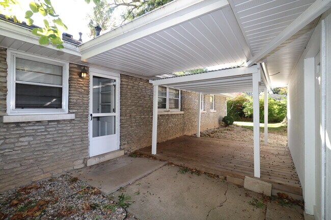Building Photo - 501 Westerfield Way