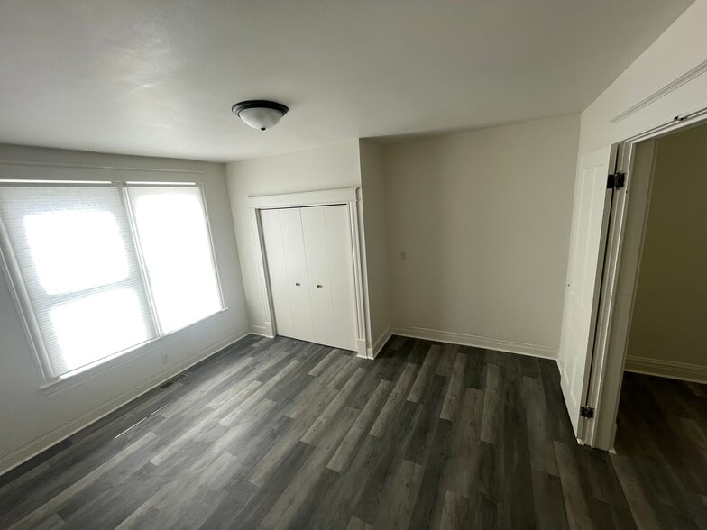 Building Photo - 1606 Grove St