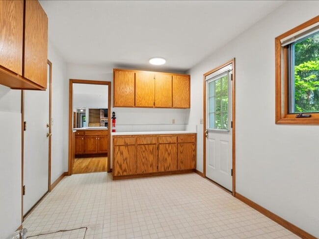 Building Photo - Stunning Custom Home 4 Bedroom in the Gate...