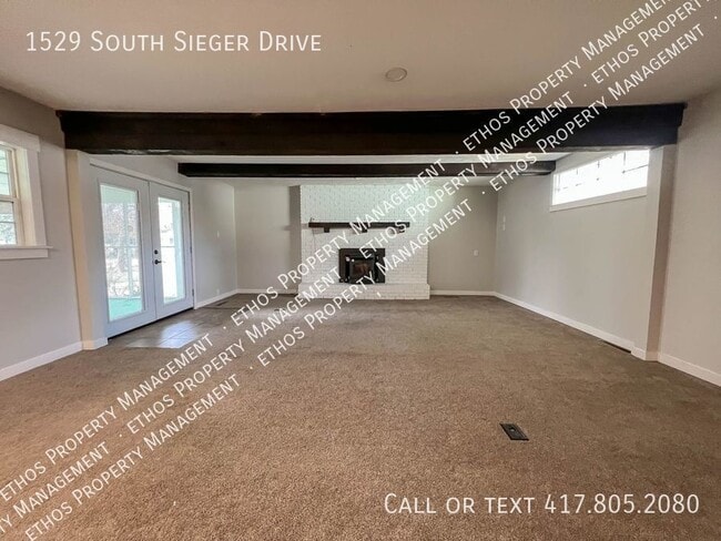 Building Photo - 1529 S Sieger Dr