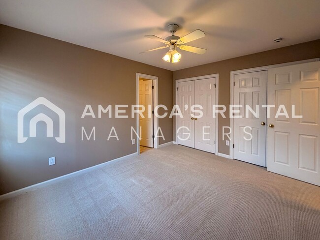 Building Photo - Spacious Five Bedroom Residence in Meadowbrook!