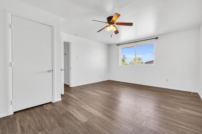 Building Photo - 6 Bedrooms, 3 Bath,  Pool CLOSE TO ASU (Rural & Broadway)