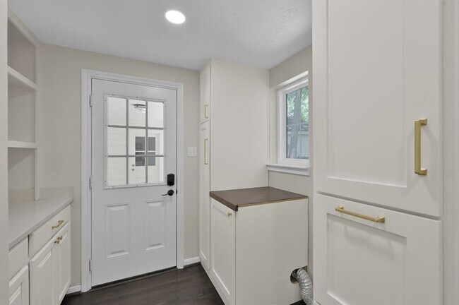 Building Photo - 2811 Crossvine Cir