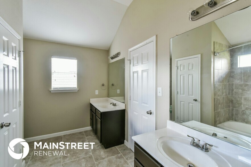 Building Photo - 9030 Trumpet Cir