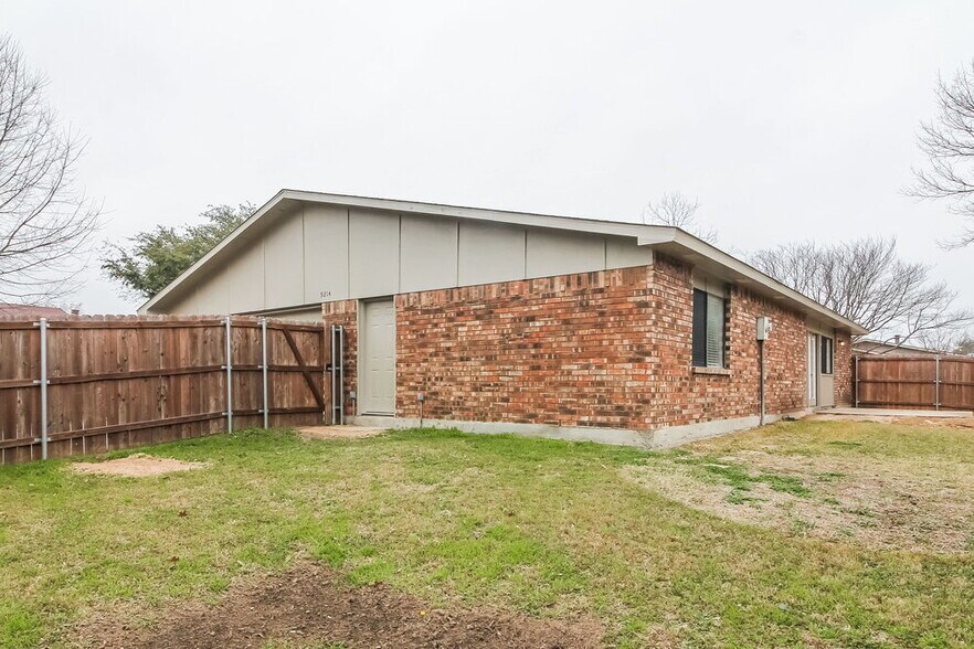 Building Photo - 9214 Willowbrook Dr