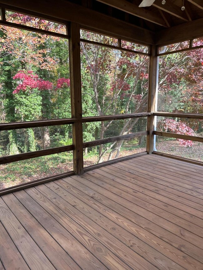 Building Photo - 1042 Peck Rd