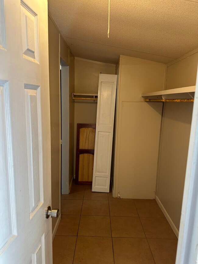 Building Photo - 16979 Pine Trail Dr