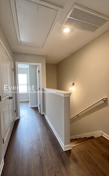 Building Photo - 250 Tara Ct