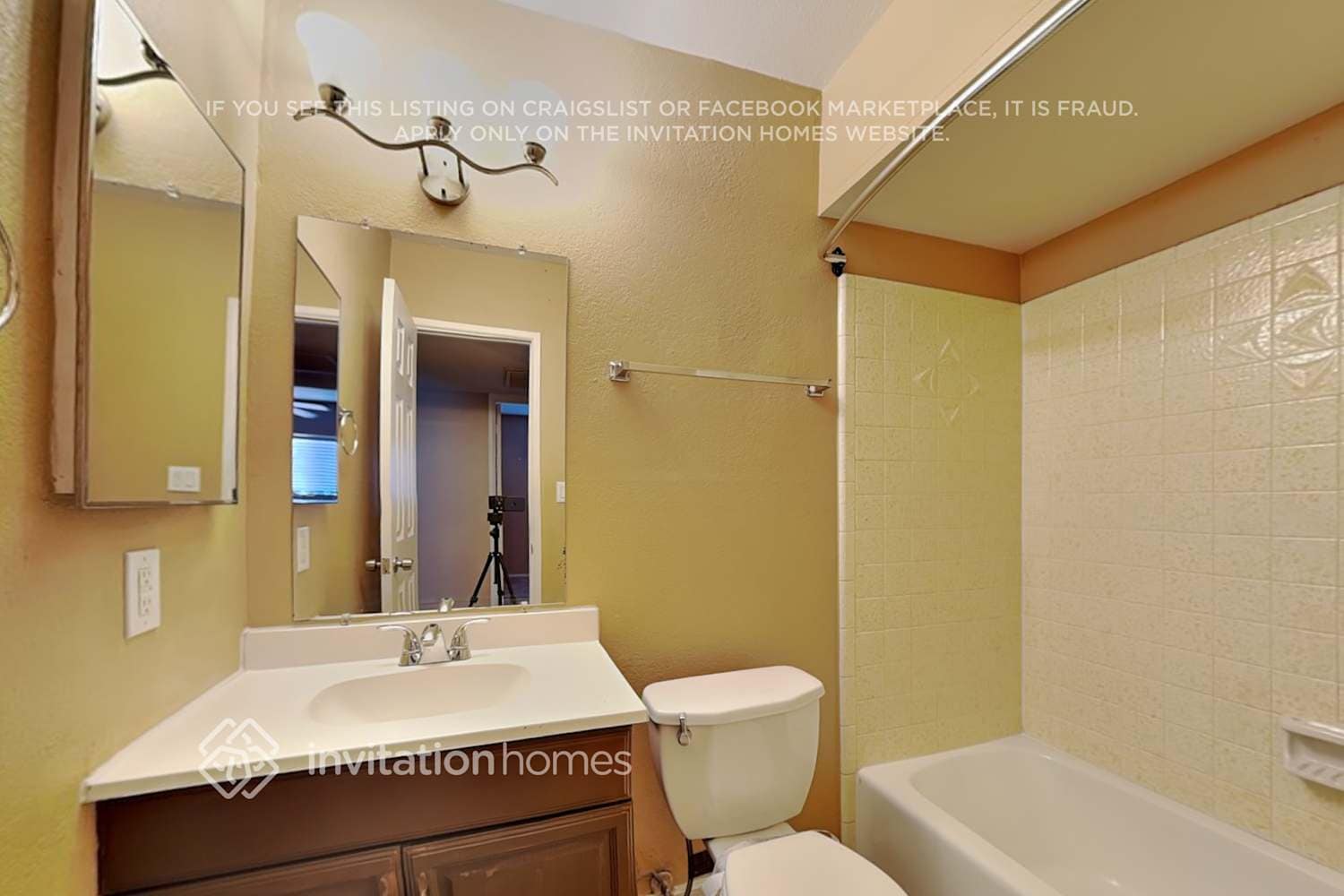 Building Photo - 5041 W Sandra Terrace