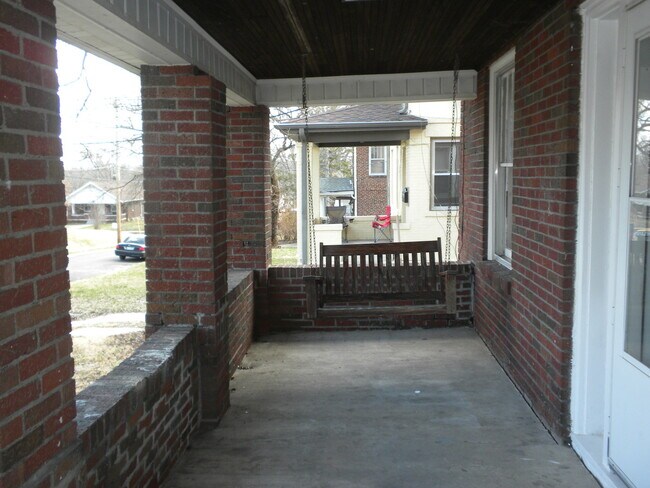 Building Photo - 1510 Rosemary Ln