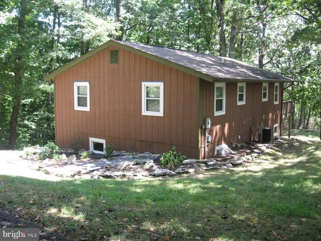 Building Photo - 1601 Summit Dr
