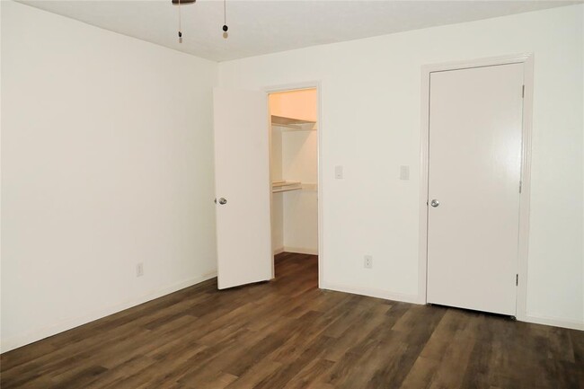 Building Photo - 6429 Bayou Glen Rd