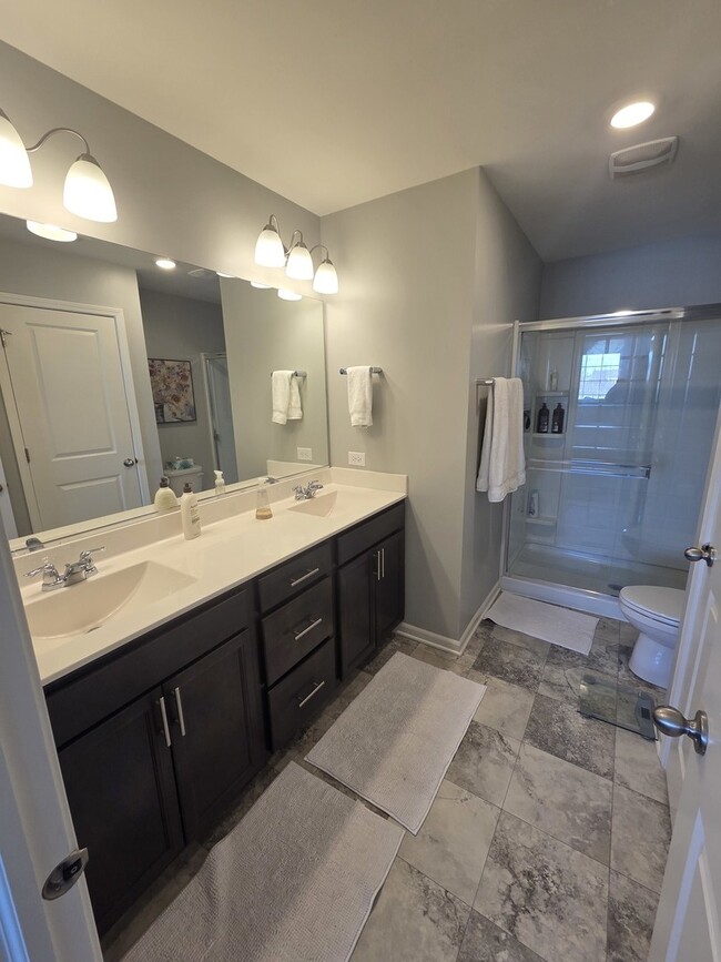 Building Photo - 719 Wellington Ln