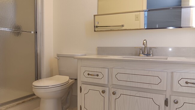 Building Photo - Location is great with this spacious 2-bed...