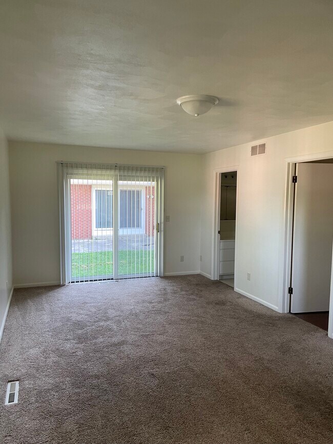 Master Bedroom - 256 Williams St