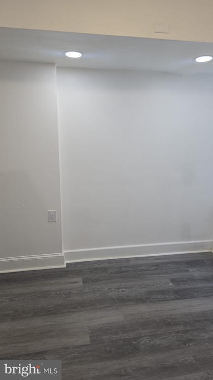 Building Photo - 485 Potterton Heights