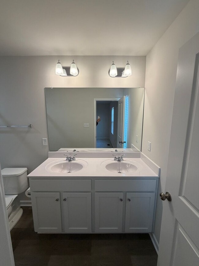 Building Photo - Modern Two-Story Townhome with Open Floor Plan and Garage