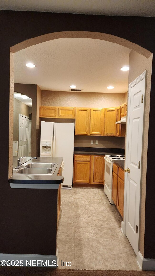 Building Photo - 1823 Lago Del Sur Drive