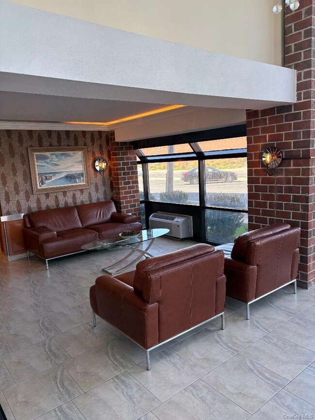 Building Photo - 750 W Broadway