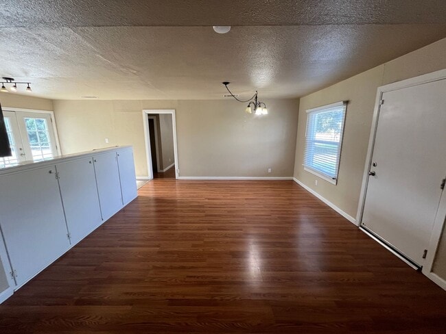 Building Photo - Strathmore House, Move In Ready!