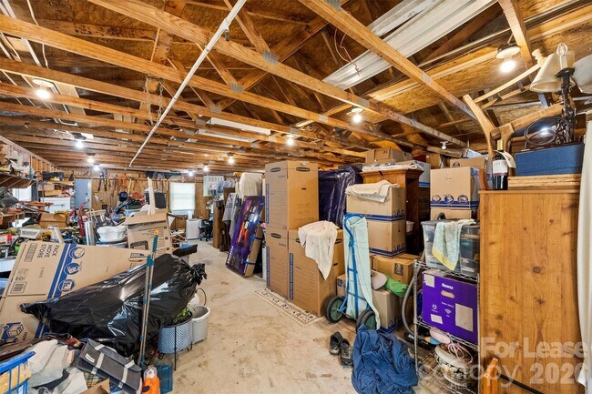 Building Photo - 5639 White Store Rd