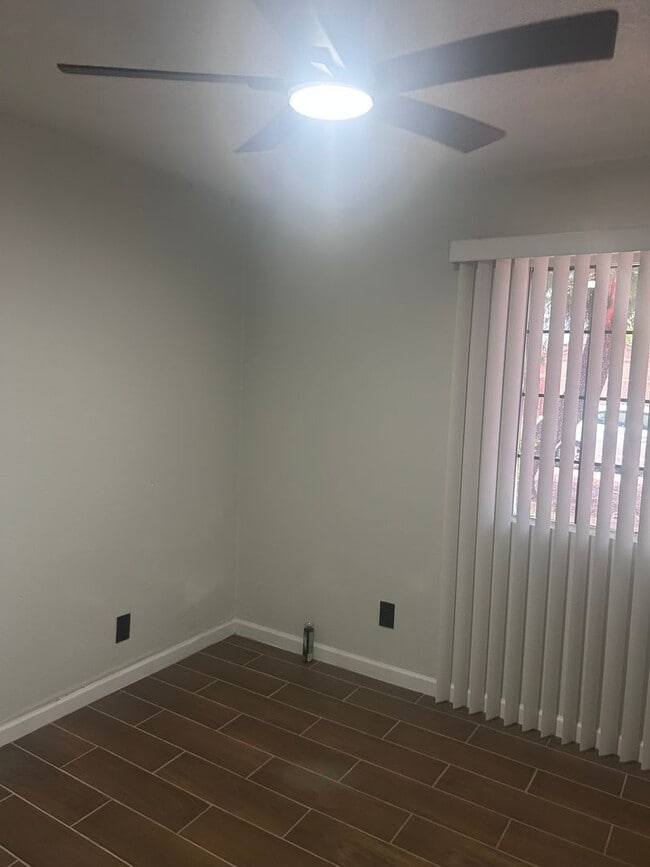 Building Photo - Absolutely Amazing Renovated Home – Move-I...