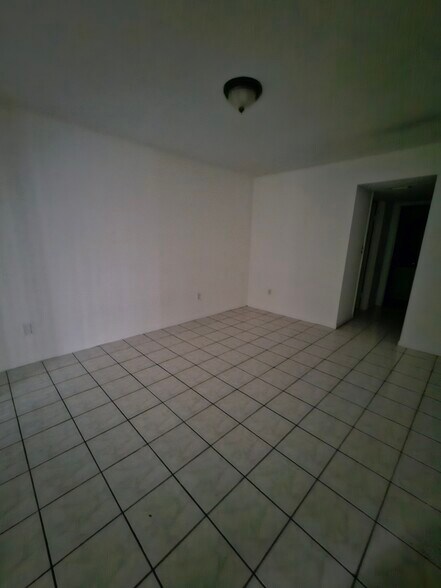 master - 1120 N Franklin Ave