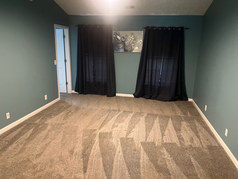 Master Bedroom w/ Walk-In Closet - 4929 Indian Summer Dr