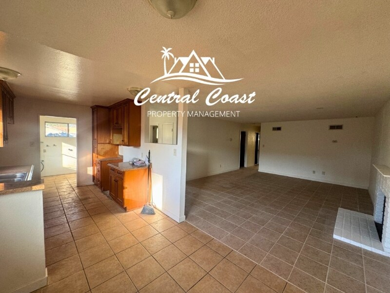 Building Photo - 0 W Camino Colegio