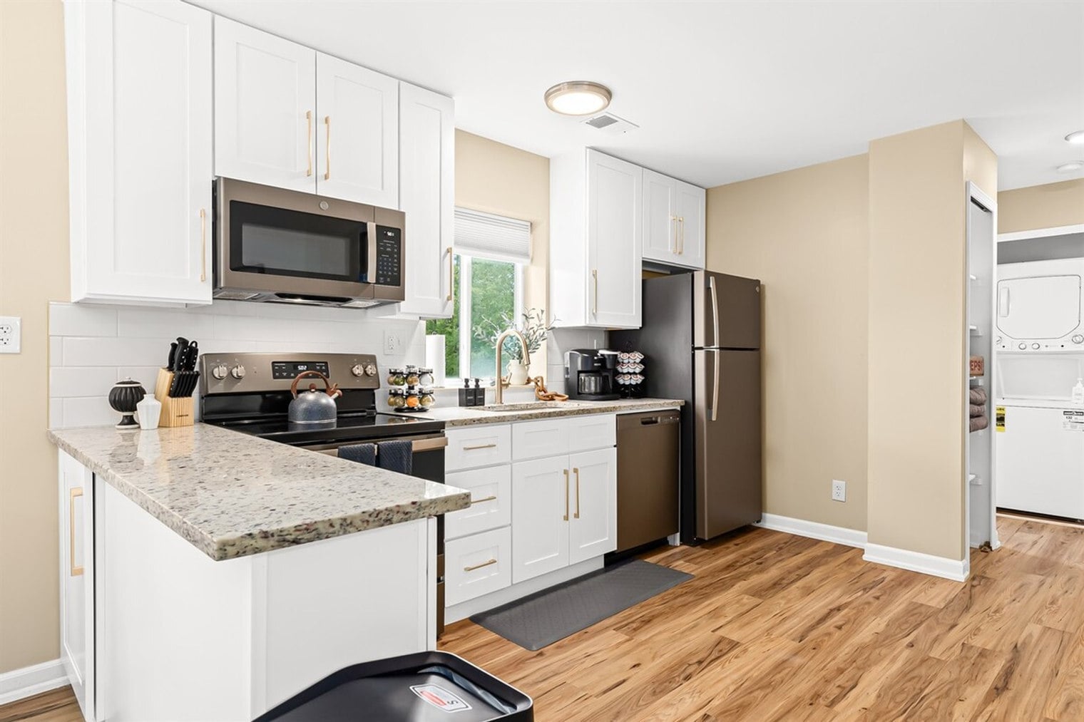 Building Photo - 18423 Sharon Ln