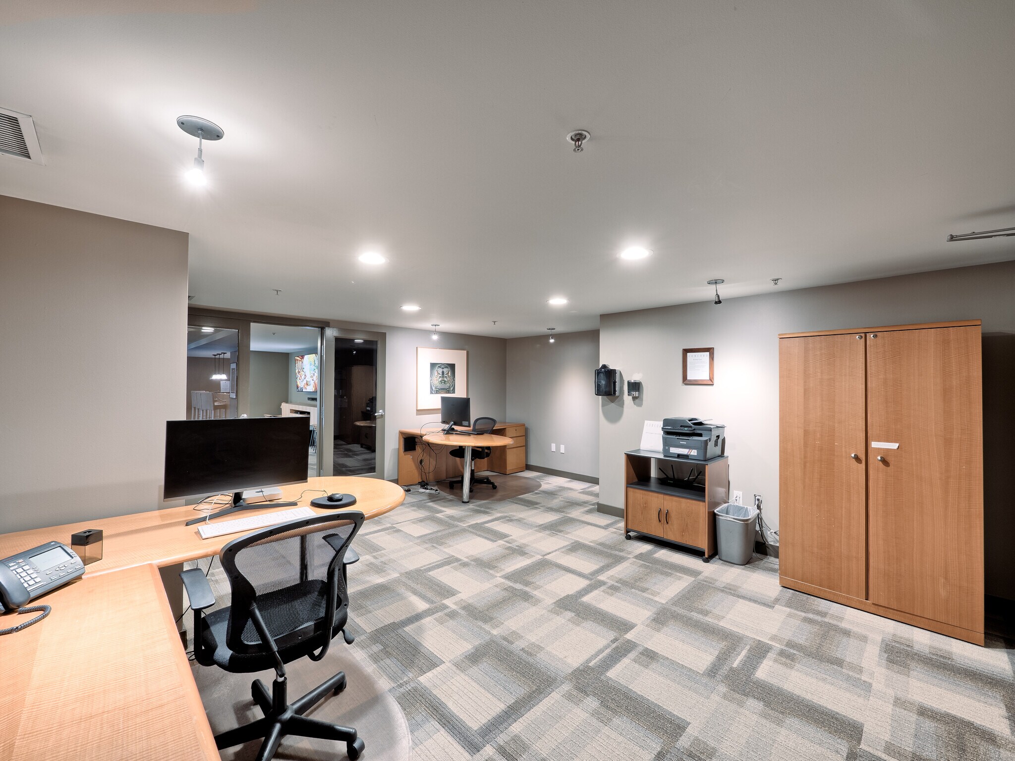 A versatile media and work area that adapts to your professional and leisure needs - 2929 1st Ave