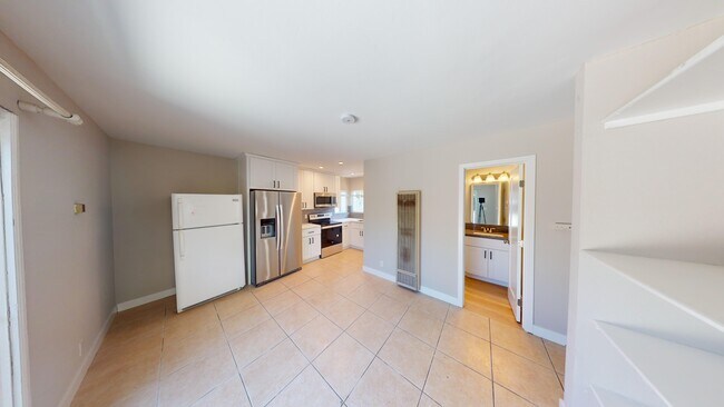 Building Photo - 6145 Mary Ln Dr