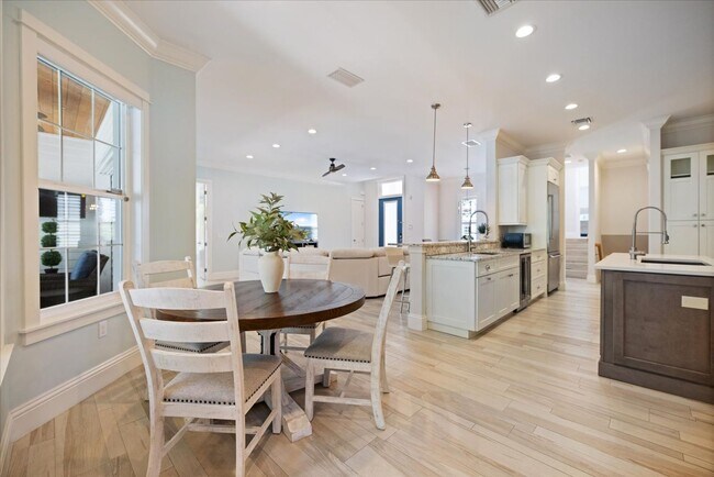 Building Photo - Furnished, Yearly 4bd Home on Siesta Key