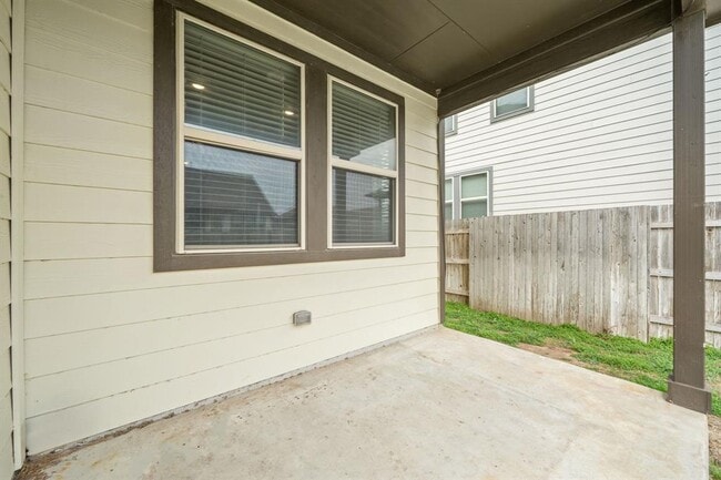 Building Photo - 197 Eves Necklace Dr.