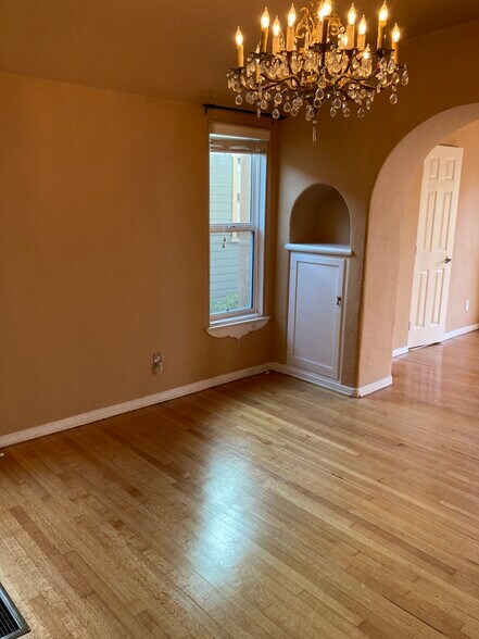 Building Photo - 206 Nieto Ave