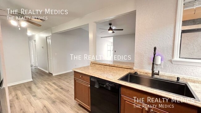 Building Photo - 3043 Antique Oaks Cir
