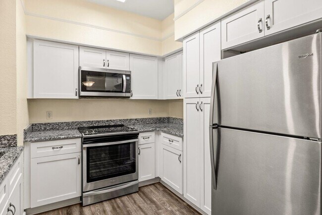 Building Photo - 2801 Chancellorsville Dr