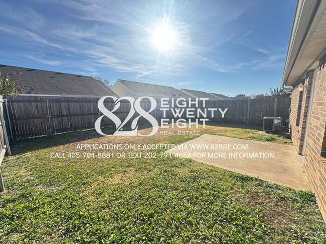 Building Photo - ADORABLE East Norman 3 Bed/2 Bath Duplex Available NOW in Eastridge!