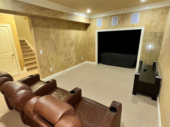 Building Photo - BEAUTIFUL, SPACIOUS 5 BR, 4.5 BATH HOME! G...