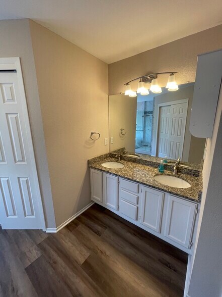 Building Photo - 4106 Cortina Dr