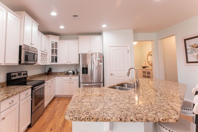 Building Photo - The Reserve - Market Common