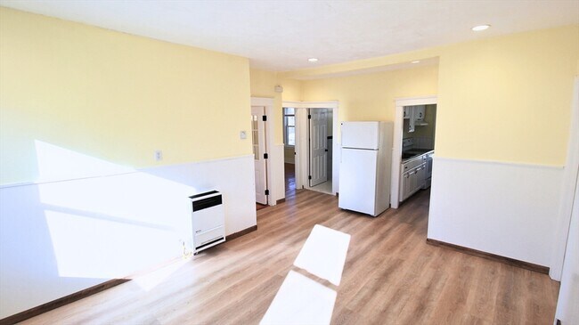 Building Photo - 94 Lovell St