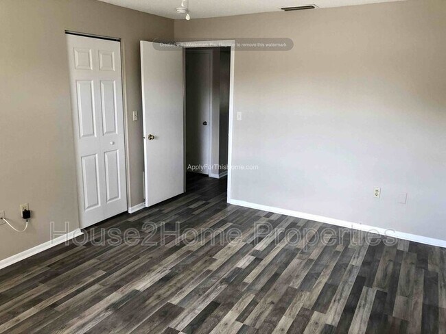 Building Photo - 1158 Brook Dr W