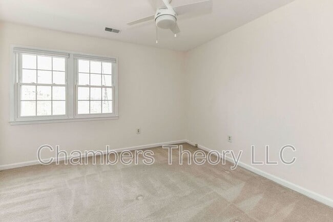 Building Photo - 9766 Oleander Ave