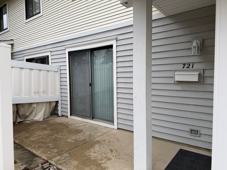 Building Photo - 721 Sunfish Pt