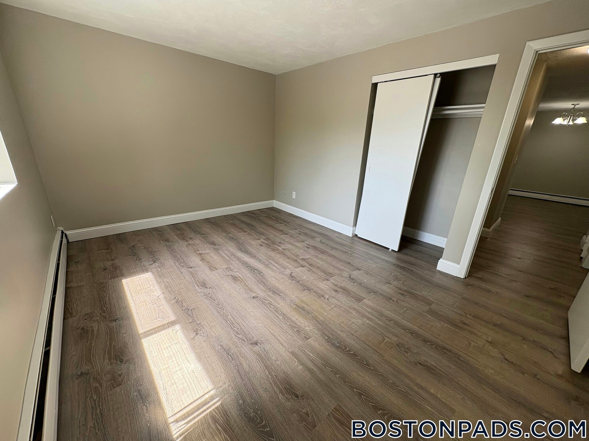 Building Photo - 16 Whites Ave