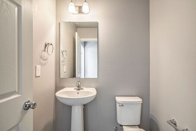 Building Photo - 5484 Eagle Glen Dr SW